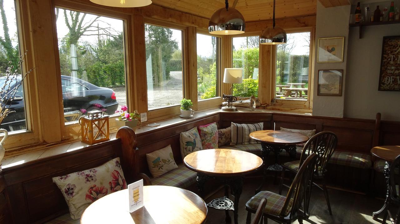 The Furze Bush Inn Newbury  Exterior foto